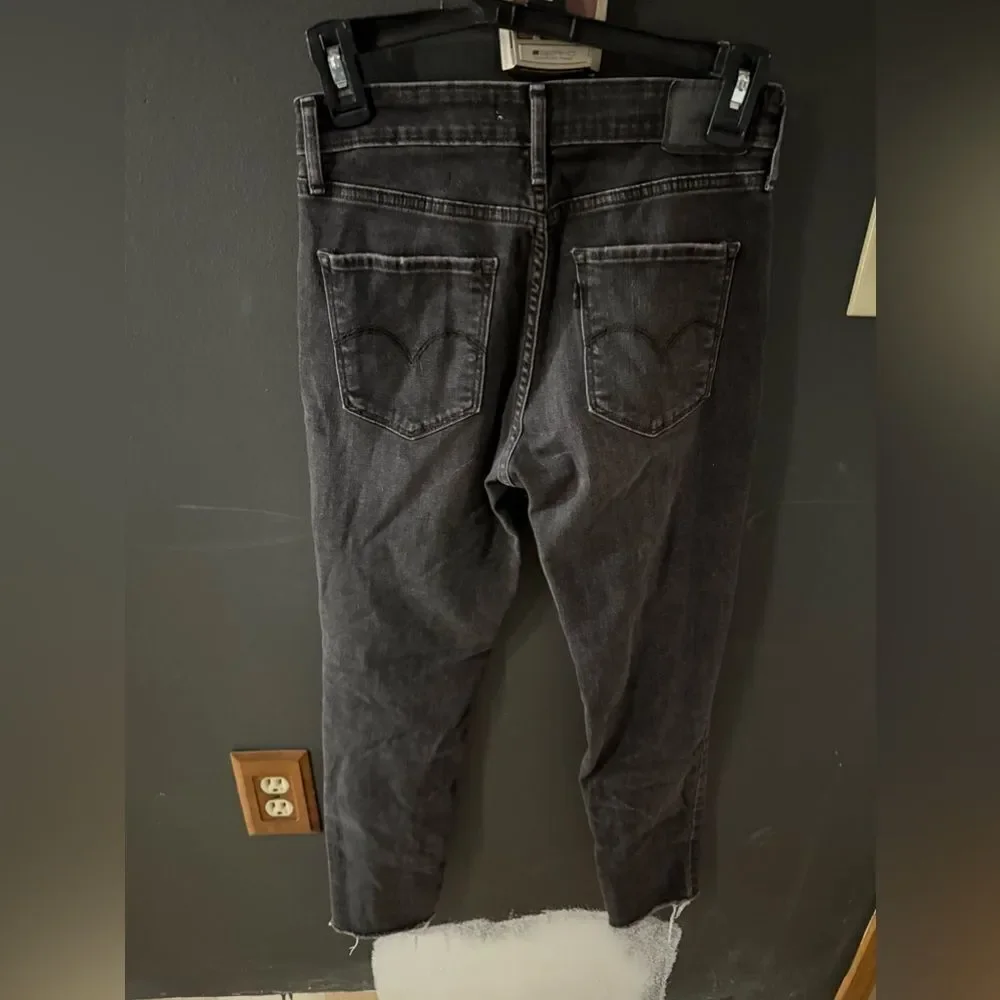 Levi 721 High Rise Skinny Jeans Black Frey Bottom Distressed Women's Size 8 - Picture 6 of 15